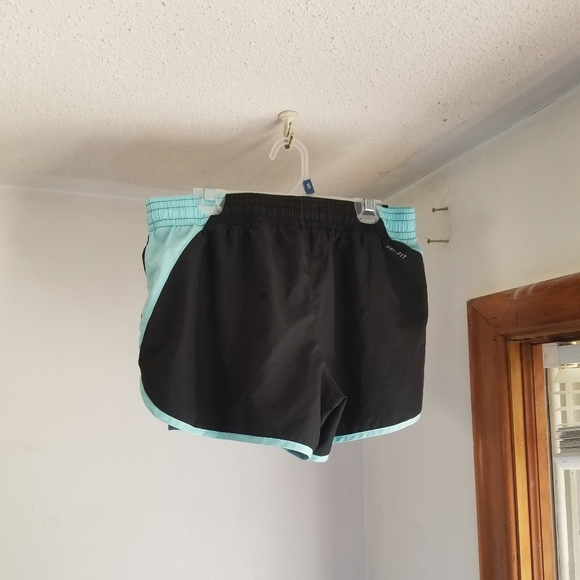 Nike Dri Fit shorts with built in liner - Picture 2 of 5